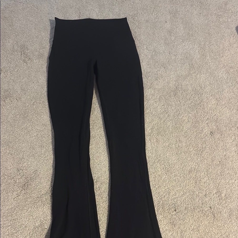 Lululemon size 6 yoga pants
